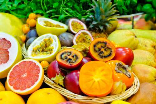 tropisch fruit mand met citrus 7 Vreemde maar ongelofelijke weetjes over Tropische Vruchten